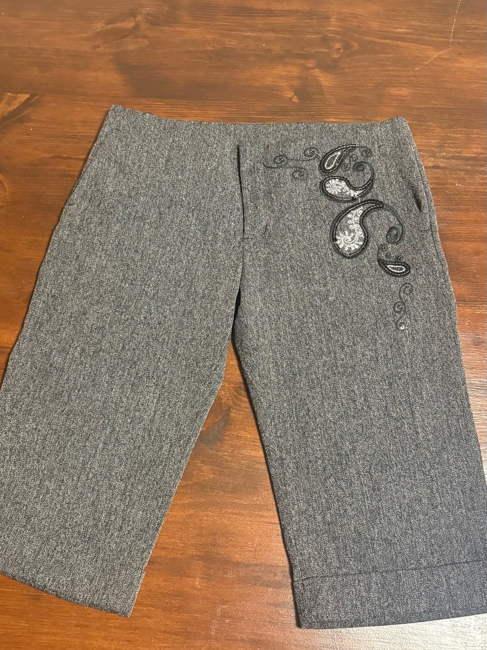 Women’s Gray Embroidered Capri Trousers RARE